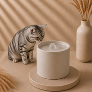 Kat drinkt uit Nami FlowBowl Pure