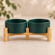 Dubbele groene Kera keramische voerbakken met houten standaard
