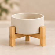 Witte Kera keramische voerbak 850 ml met houten standaard