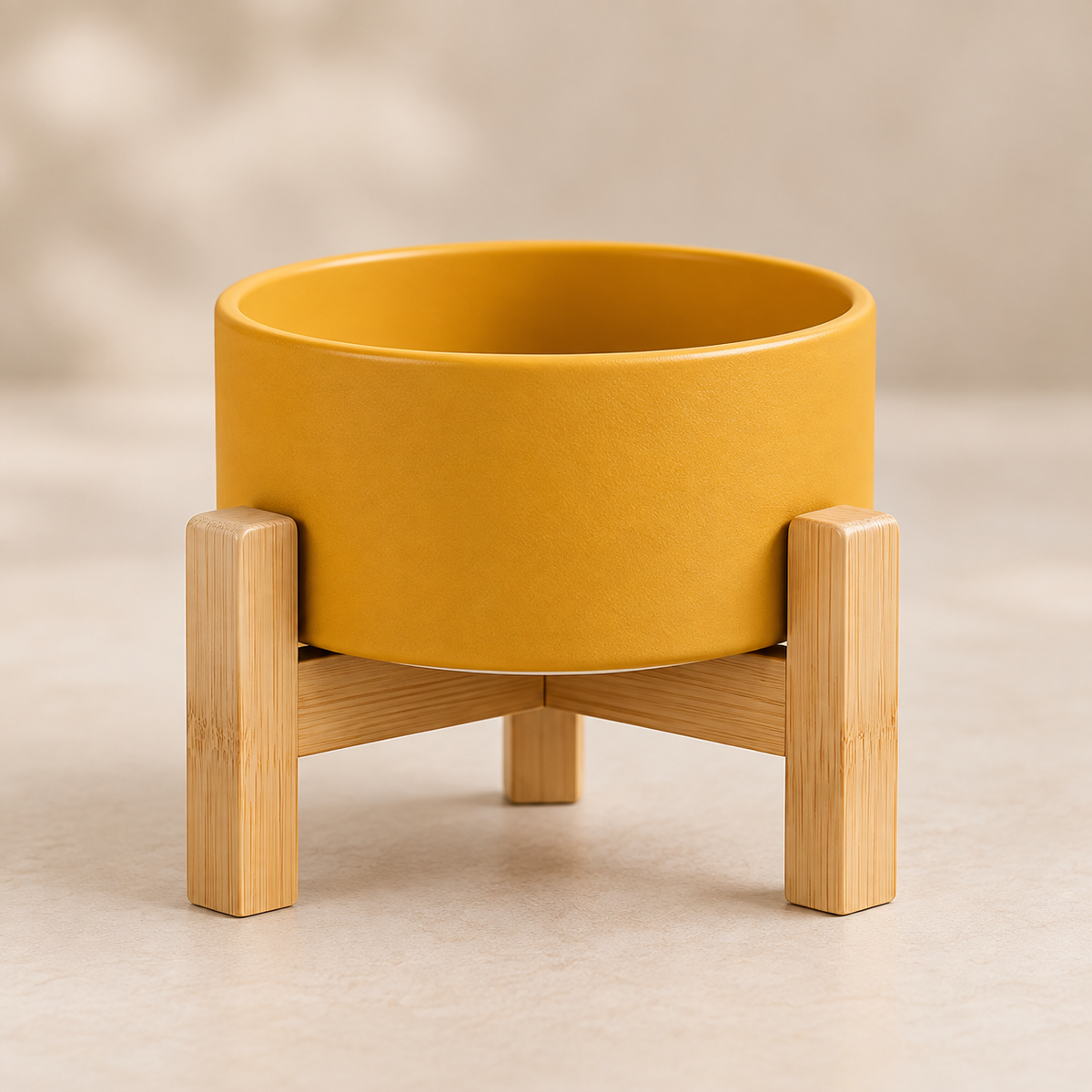 Gele Kera keramische voerbak 850 ml met houten standaard